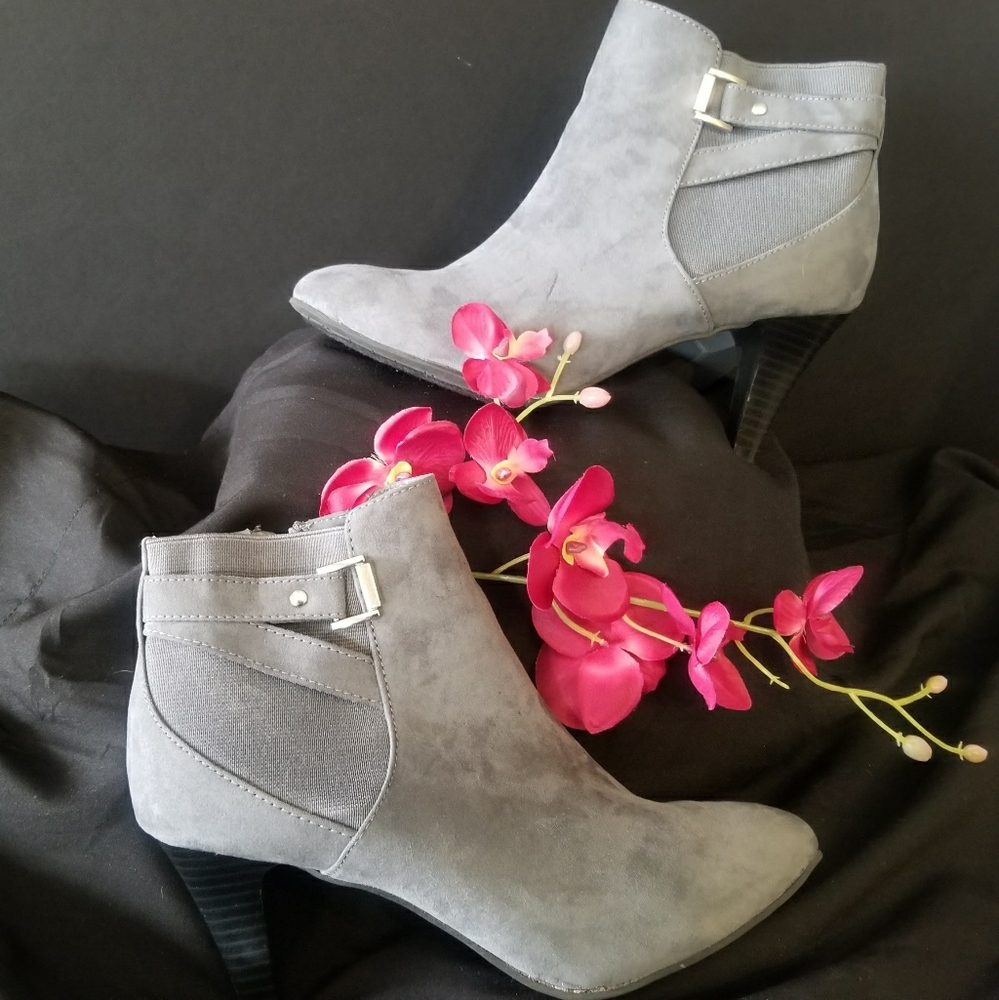 Duraflex Comfort grey ankle boots size 7w
